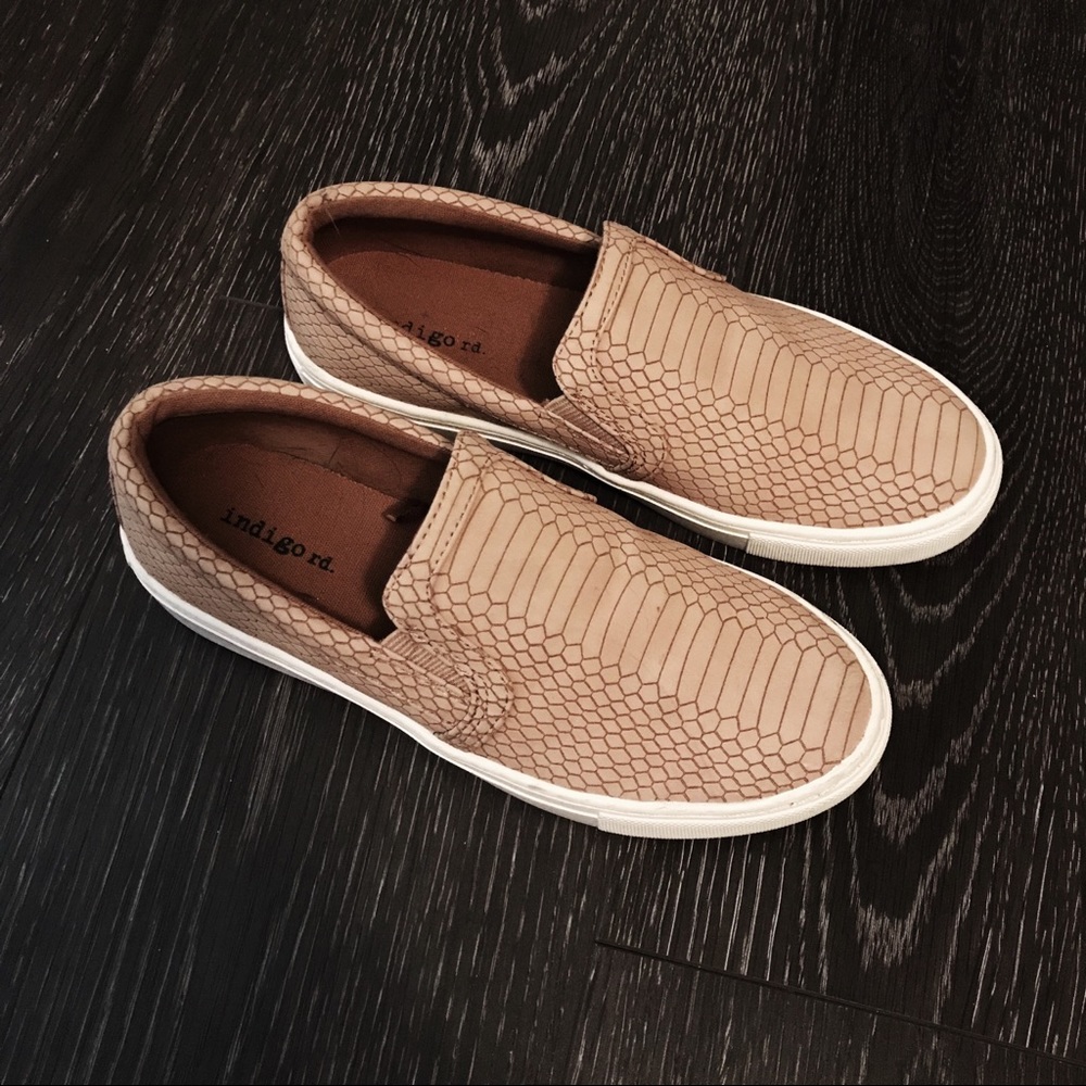 Indigo Rd. slip-ons - Picture 2 of 2